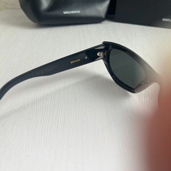GENTLE MONSTER Black Sunglasses - Picture 5 of 9
